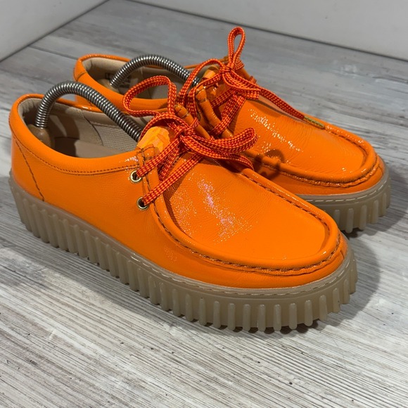 Clarks Other - Clarks Torhill Bee Chukka Shoes Women's Sz 8.5 Orange Leather EUC